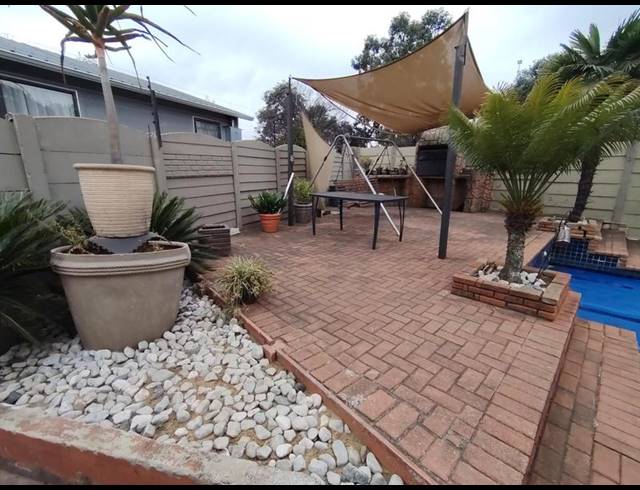 4 BEDROOM HOUSE FOR SALE IN RUSTIVIA